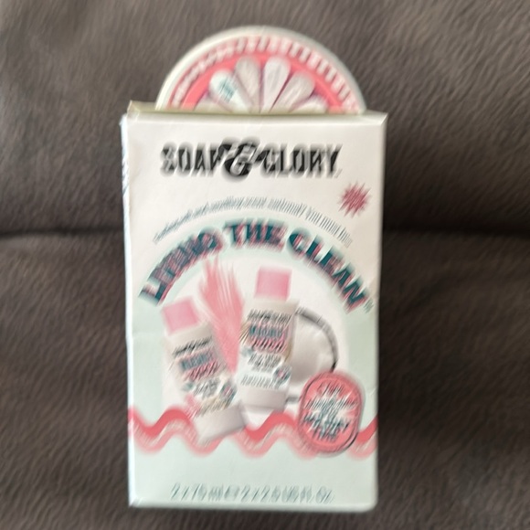 New Soap & Glory "Living the Clean" Magnifi-coco Clean & Cream Duo Gift Set - Picture 8 of 8